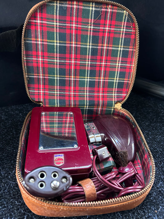 1950s Phillips Phillishave battery operated shaver. 