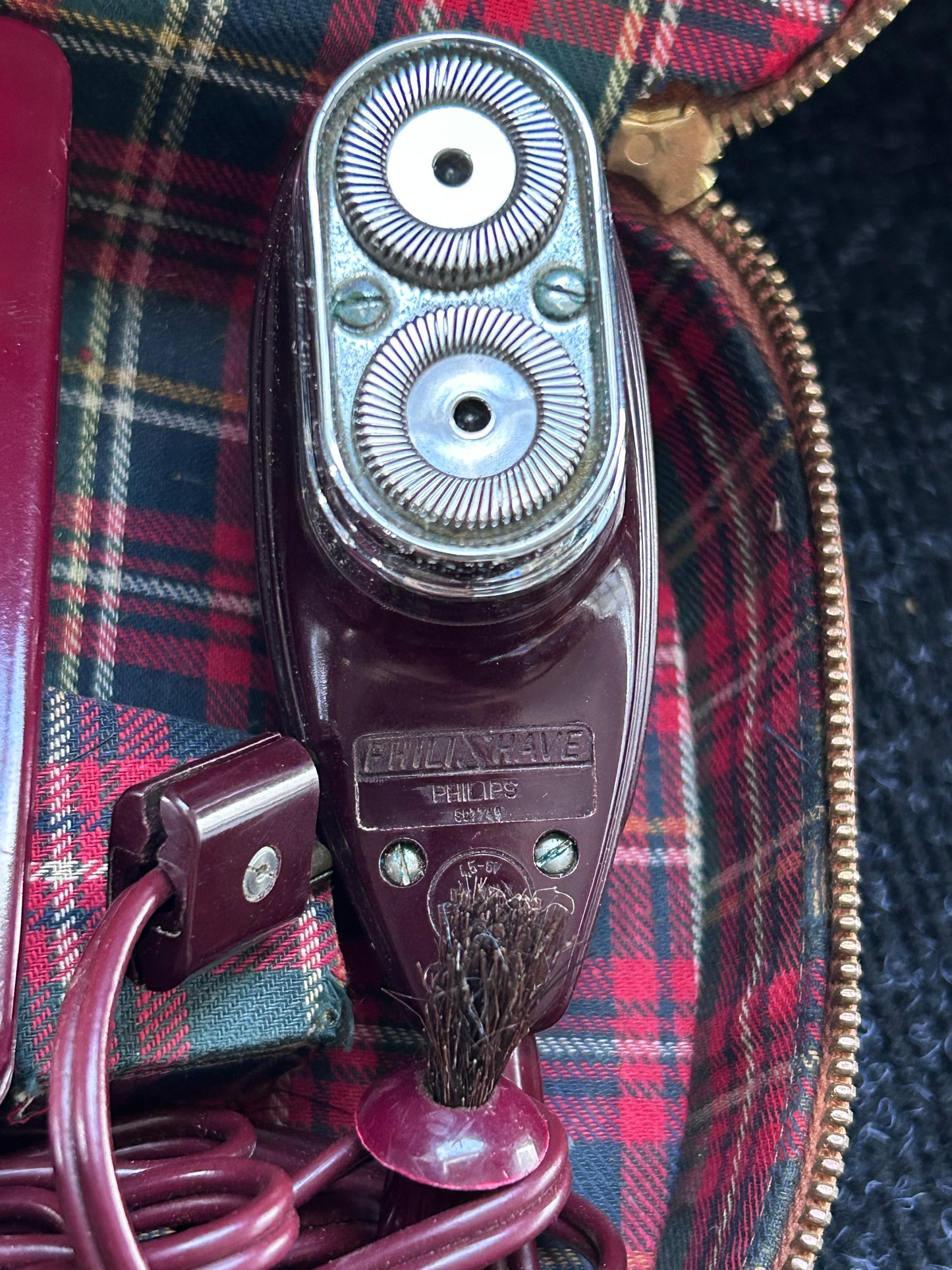 1950s Phillips Phillishave battery operated shaver. 